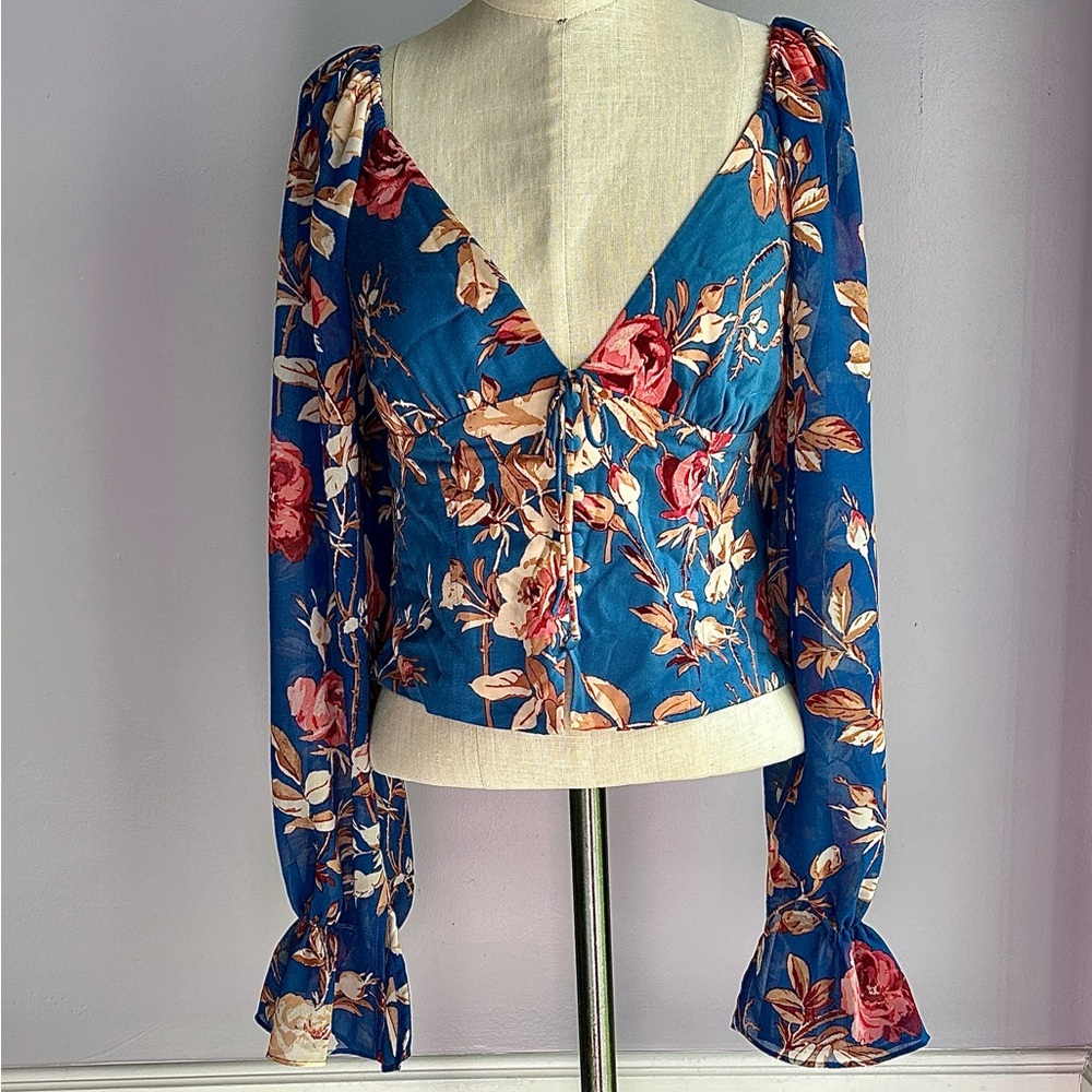 Urban Outfitters Topanga Blue Floral V Neck Long Sleeve Crop Top Size Medium